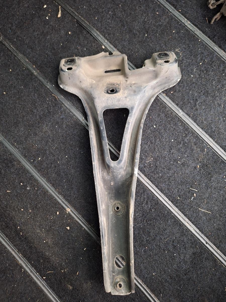Armatura incuietoare capota fata VOLKSWAGEN GOLF IV Variant 1J5 1999 - 2006
