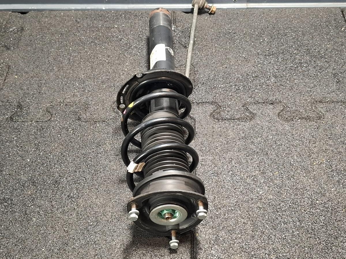 Amortizor cu arc stanga fata VOLKSWAGEN PASSAT Variant 3G5 2014 - >2.0 TDI CRLB, DBGA, DFGA 3Q0413031BN
