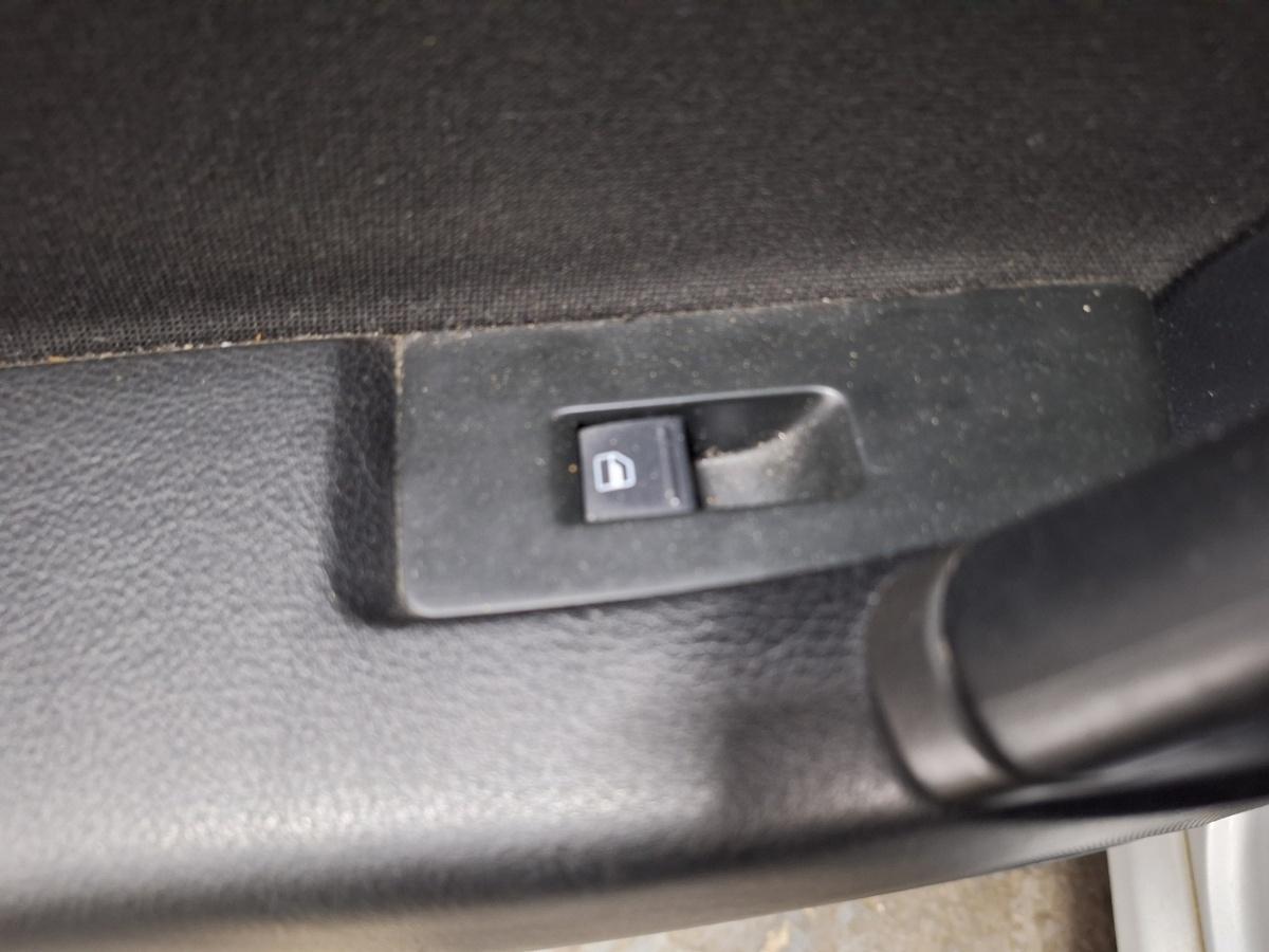 Comutator geam pivotant stanga spate VOLKSWAGEN PASSAT 365 2010 - 20142.0 2.0 TDi BlueMotion CFFB