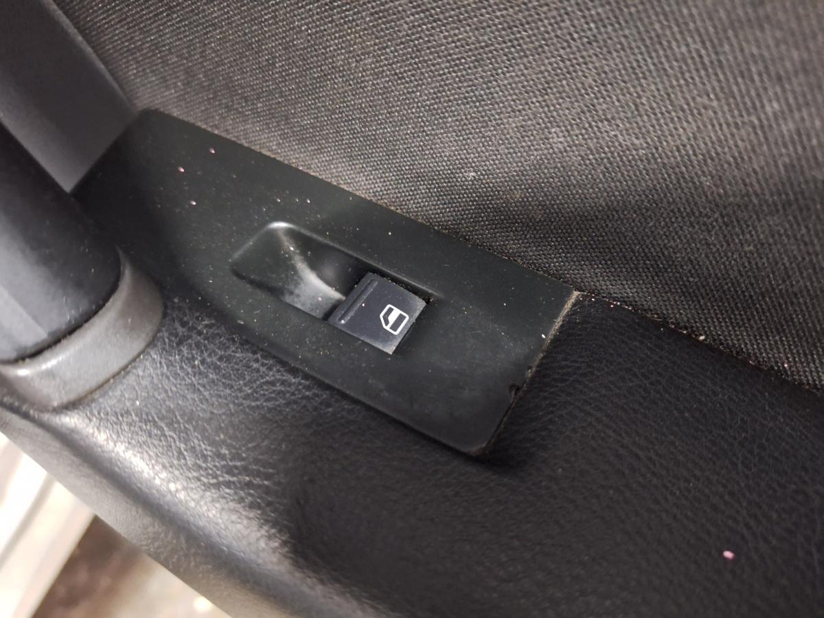 Comutator geam pivotant dreapta VOLKSWAGEN PASSAT 365 2010 - 20142.0 2.0 TDi BlueMotion CFFB