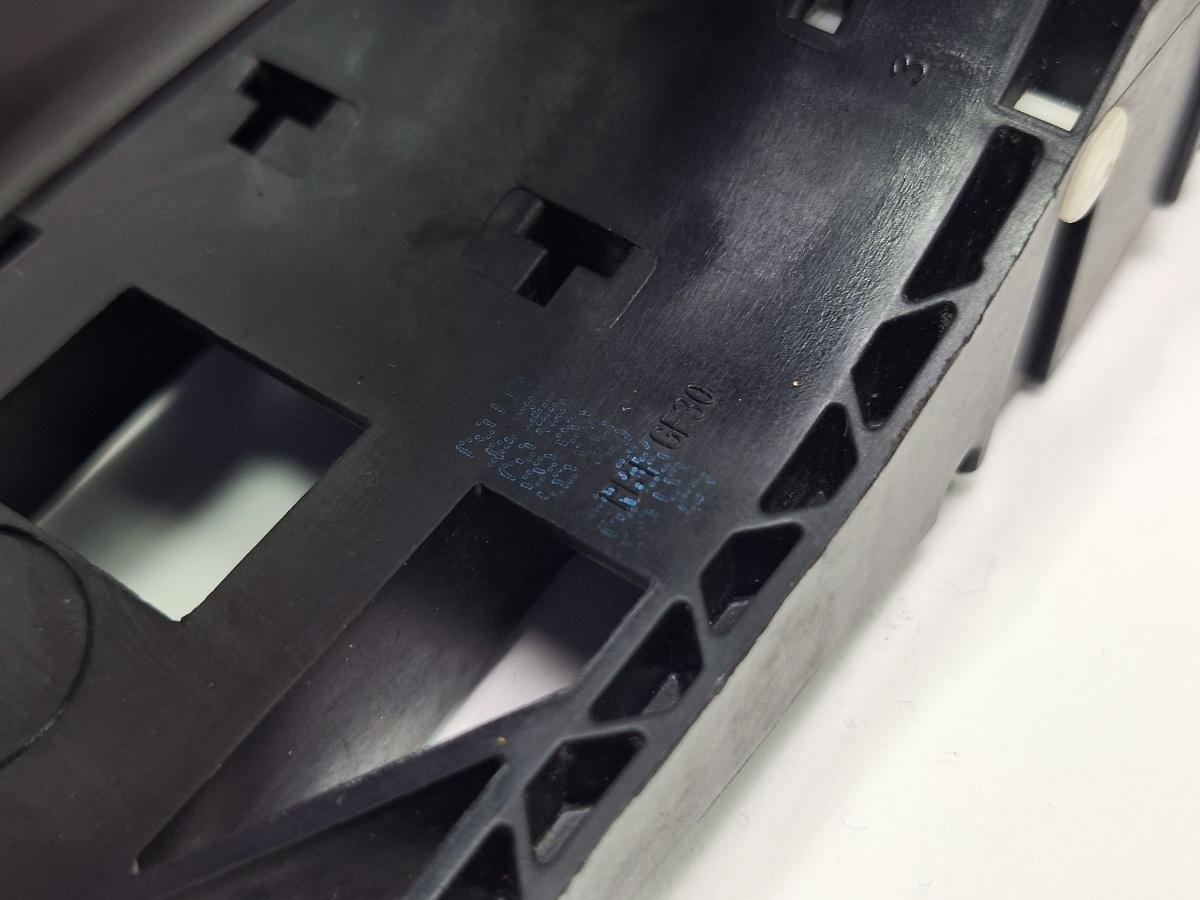 Maner/suport exterior usa stanga fata VOLKSWAGEN GOLF VI 5K1 2008 - 20132.0 TDI CBDC, CLCA 5N0837885G , 1K8837205E