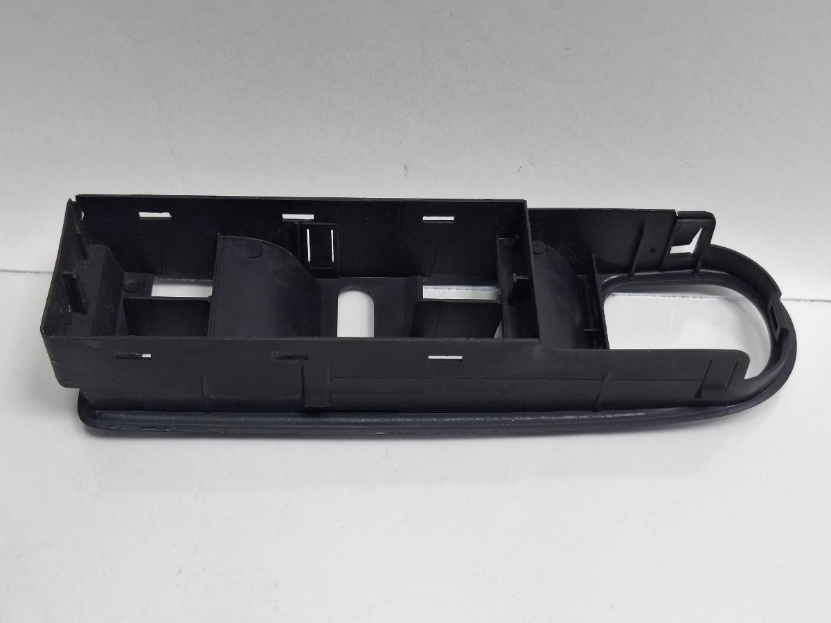 Ornament butoane geamuri electrice stanga fata VOLKSWAGEN GOLF VI 5K1 2008 - 20132.0 TDI CBDC, CLCA 5K0867255A