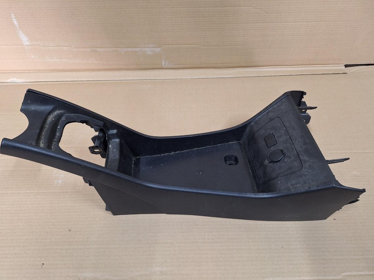 Consola centrala TOYOTA PRIUS _W3_ 2008 - >1.8 Hybrid 2ZR-FXE 58823-47020
