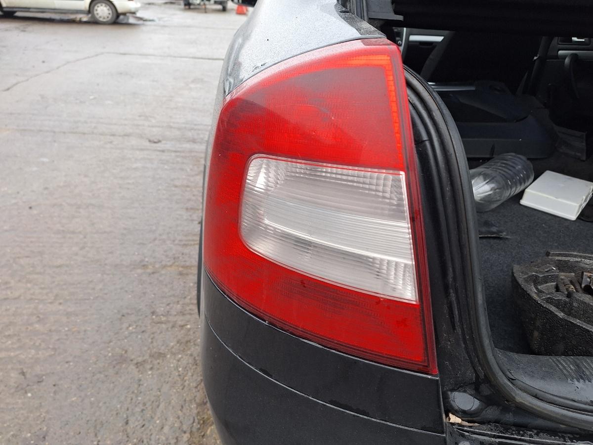 Lampa spate / Stop stanga SKODA OCTAVIA 2 Facelift 1Z3 2009 - 2013