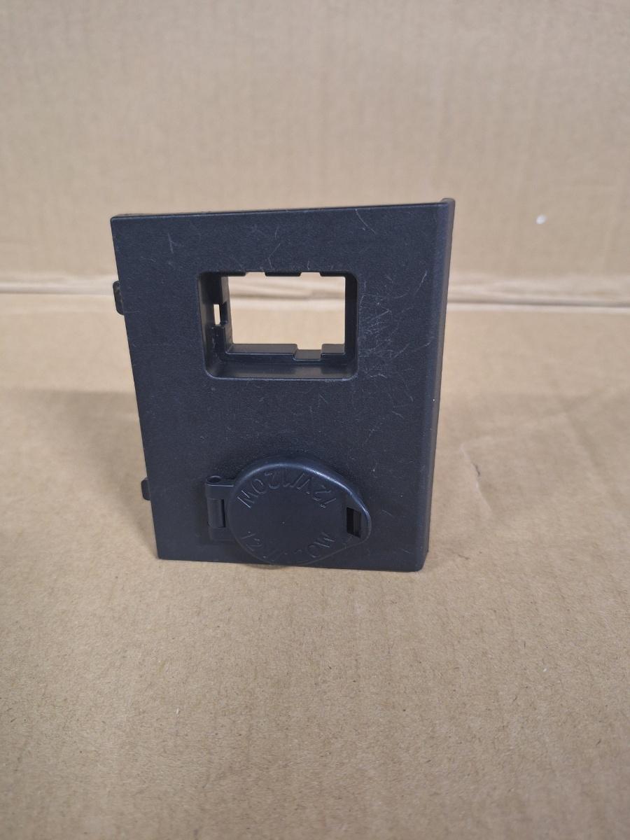 Priza 12 V (fata) TOYOTA PRIUS _W3_ 2008 - >1.8 Hybrid 2ZR-FXE 58819-47010