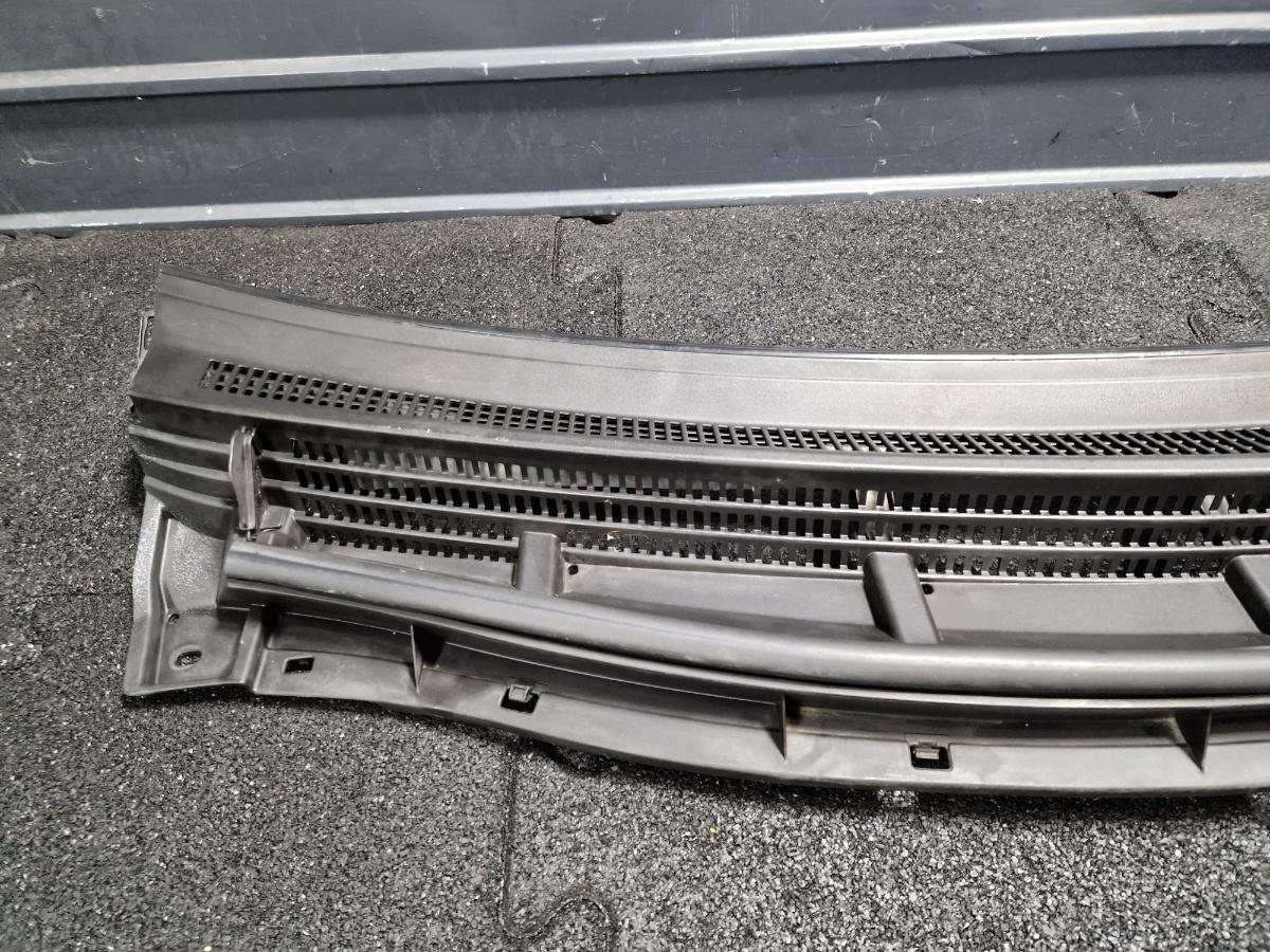 Grila stergatoare TOYOTA PRIUS _W3_ 2008 - >1.8 Hybrid 2ZR-FXE 5578147120