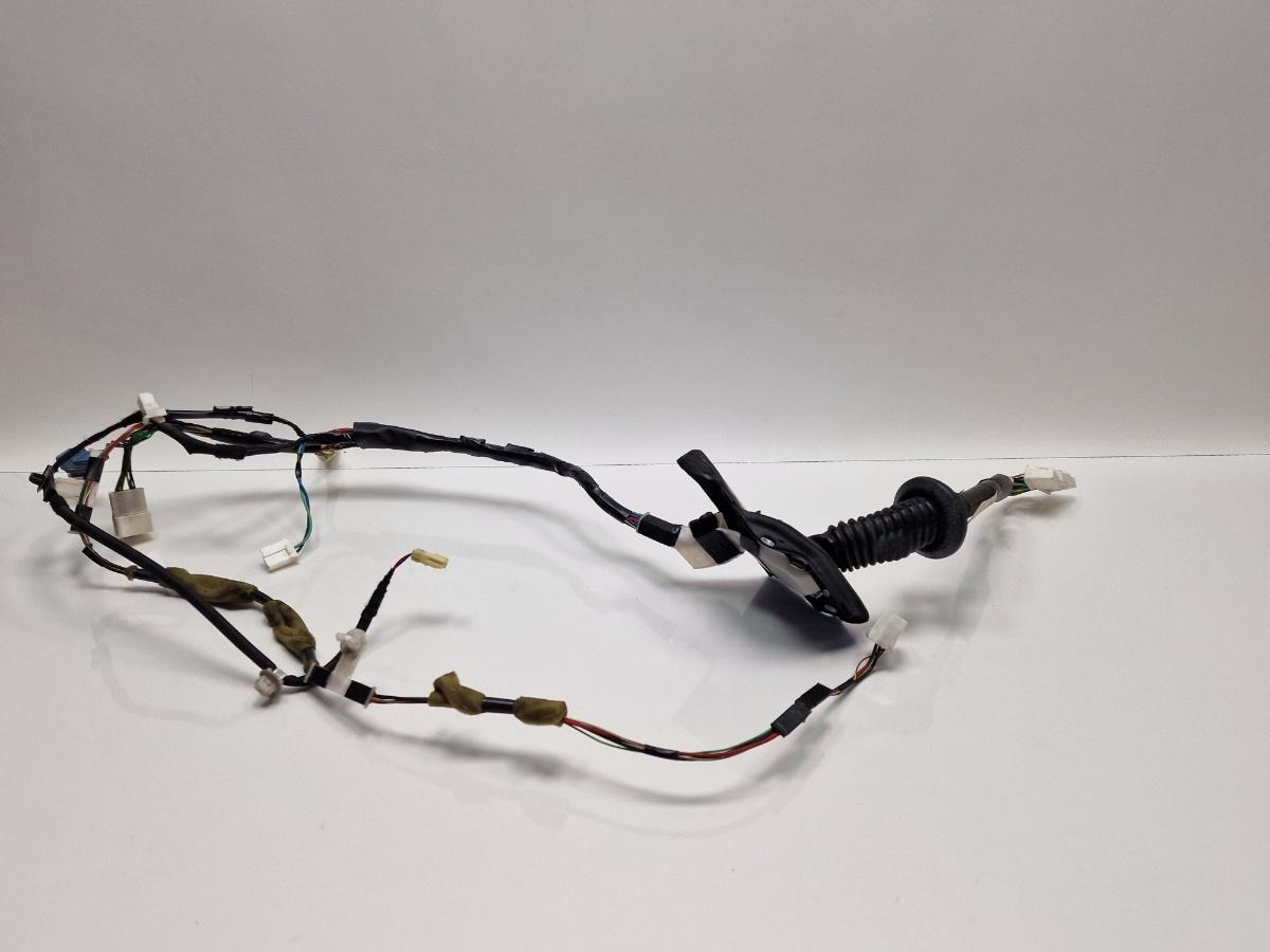 Instalatie electrica usa dreapta fata TOYOTA PRIUS _W3_ 2008 - >1.8 Hybrid 2ZR-FXE 8215147450