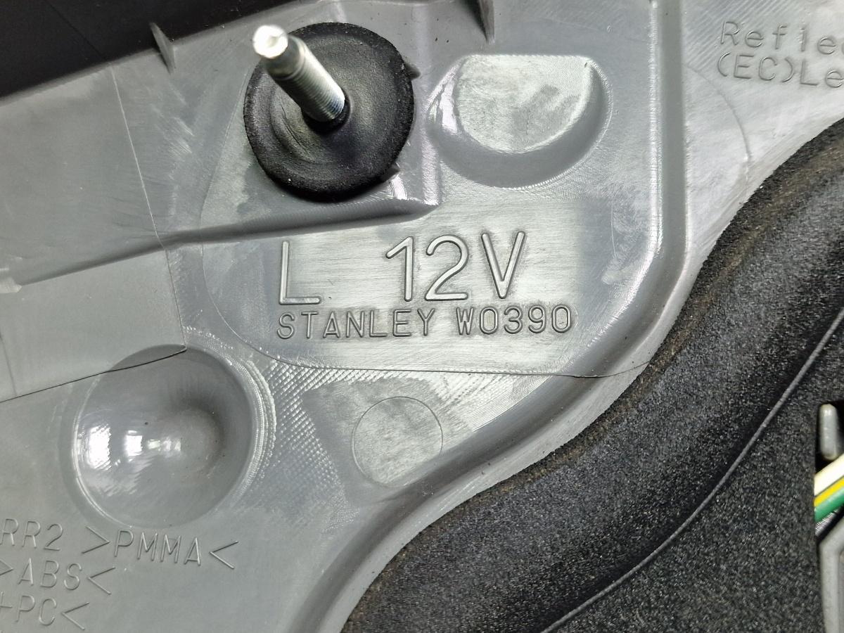 Stop stanga TOYOTA PRIUS _W3_ 2008 - >1.8 Hybrid 2ZR-FXE 8156147180