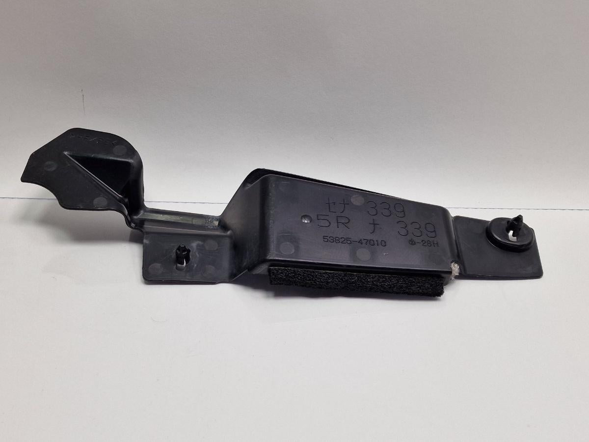 Ornament interior aripa sus dreapta fata TOYOTA PRIUS _W3_ 2008 - >1.8 Hybrid 2ZR-FXE 5382547010