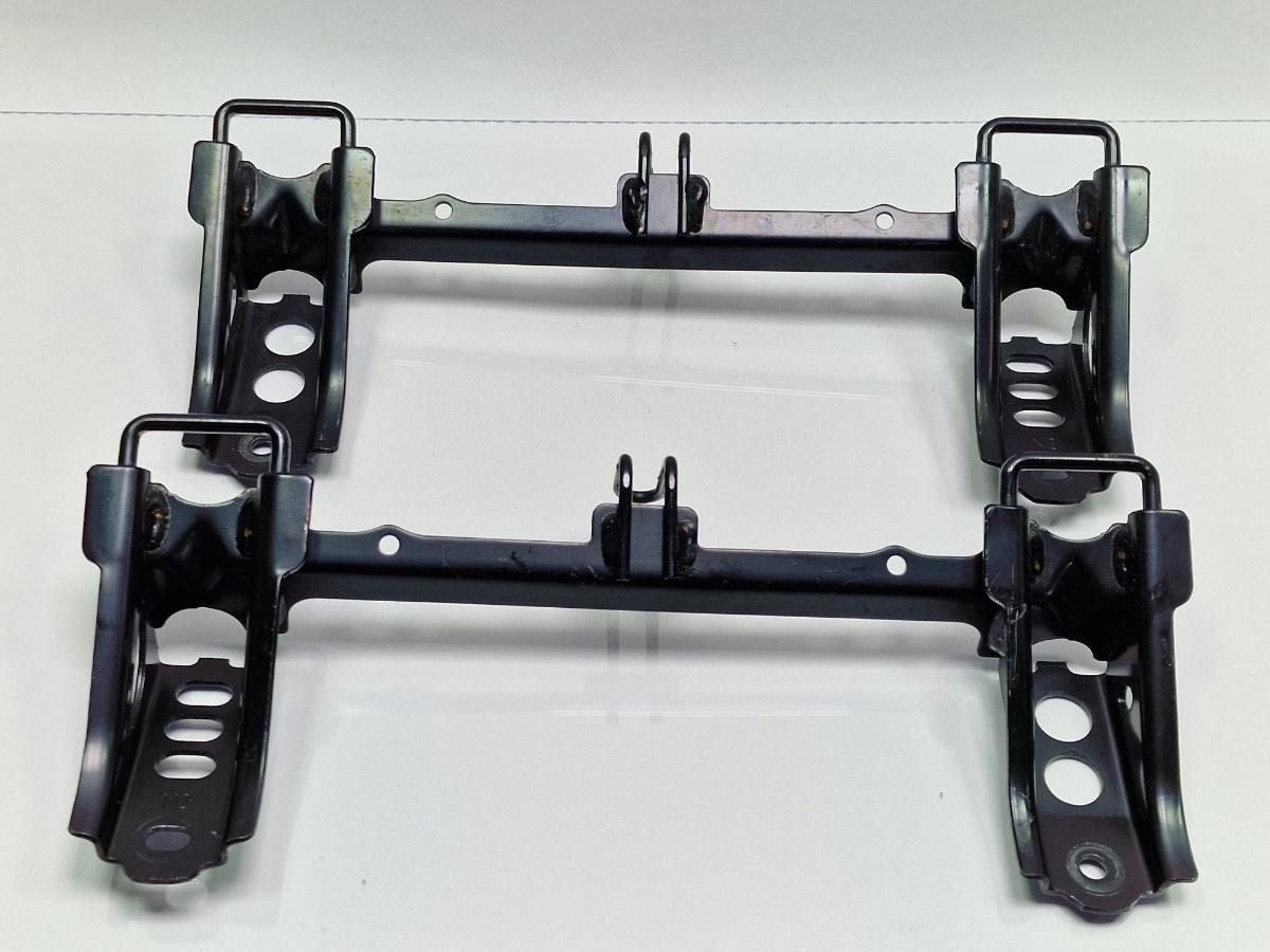 Suporti ISOFIX TOYOTA PRIUS _W3_ 2008 - >1.8 Hybrid 2ZR-FXE 7370547040 , 7370647050