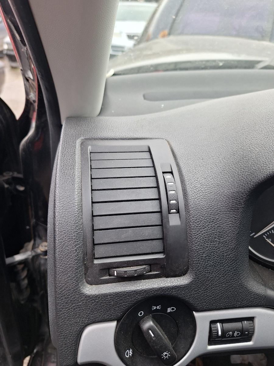 Grila de ventilatie bord centrala stanga SKODA OCTAVIA 1Z3 2004 - 2013