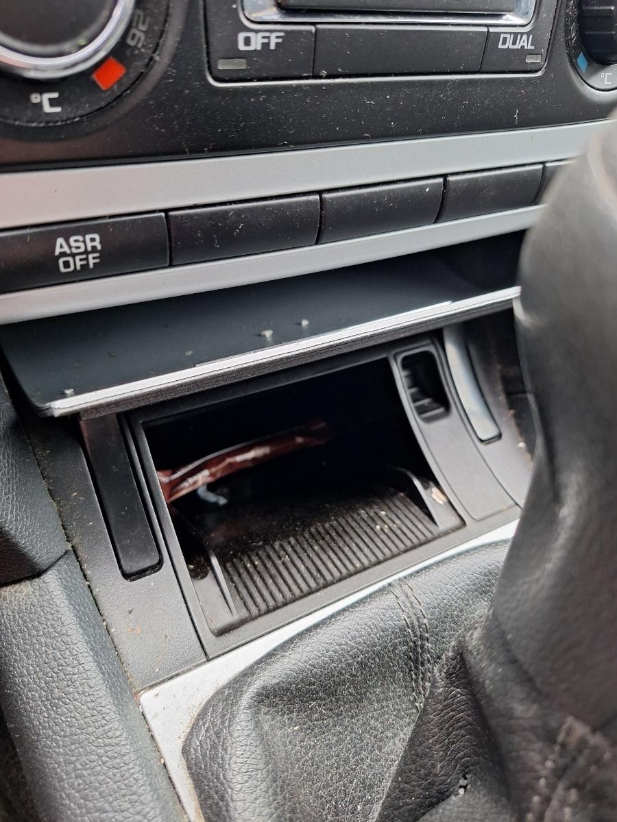 Scrumiera (fata) SKODA OCTAVIA 1Z3 2004 - 20132.0 TDI 16V BKD, CFHC, CLCB