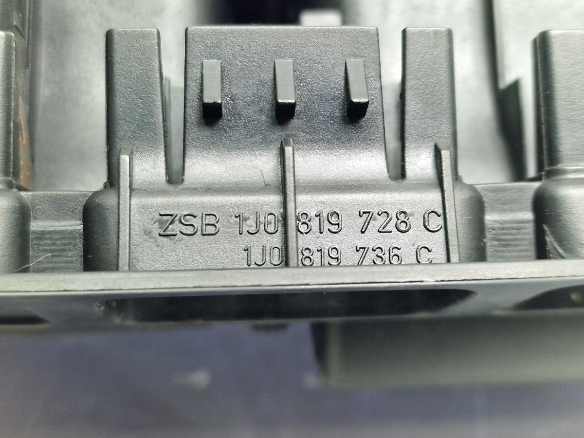 Grila ventilatie bord centrala VOLKSWAGEN GOLF IV Variant 1J5 1999 - 20061.9 TDI ATD, AXR 1J0819728C , 1J0819736C