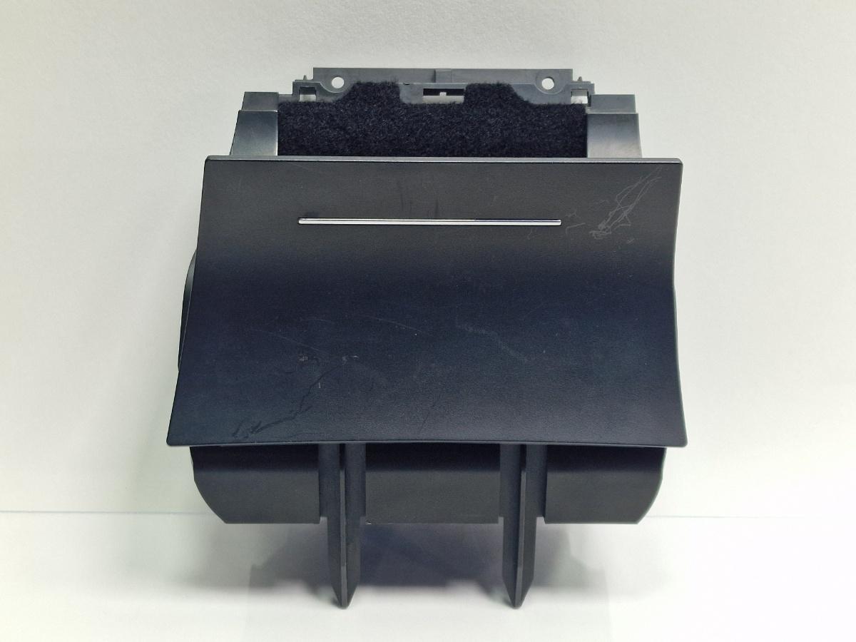 Scrumiera fata SKODA OCTAVIA 1Z3 2004 - 20131.9 TDI BJB, BKC, BLS, BXE 1Z1863077A , 1Z1857962B