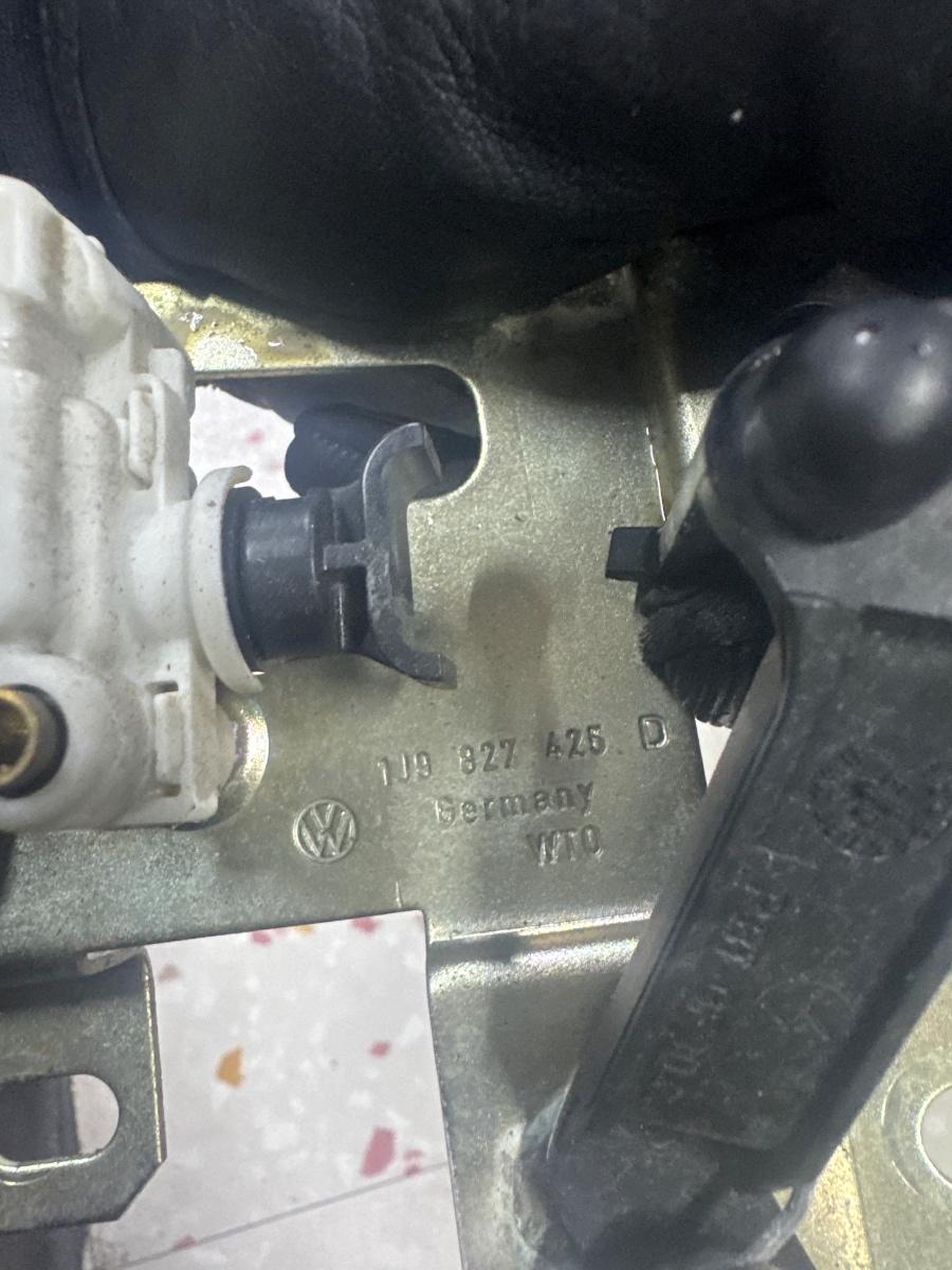 Unitate de control deschidere portbagaj VOLKSWAGEN GOLF IV Variant 1J5 1999 - 20061.9 TDI ATD, AXR 1J9827425D