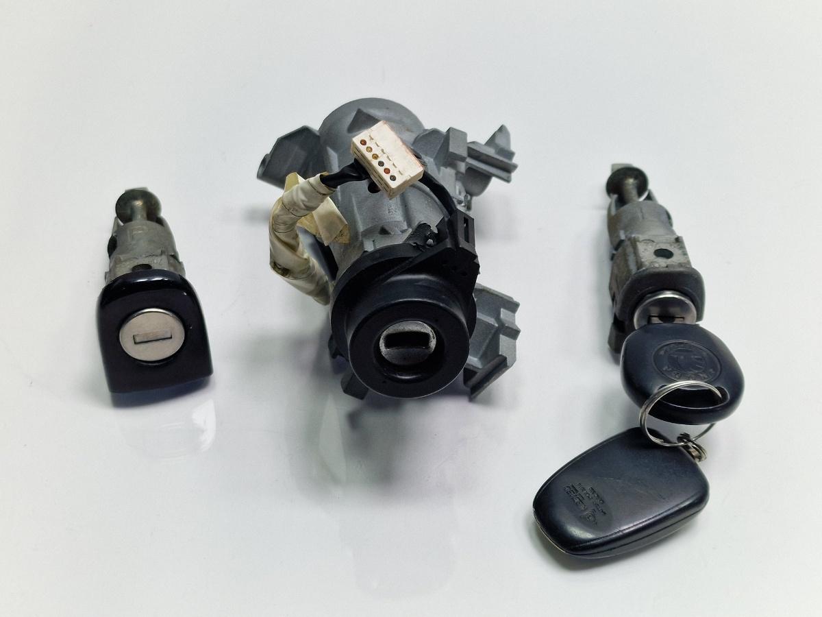Contact cu butuci si cheie SKODA OCTAVIA 1Z3 2009 - 2013 2.0 TDI CFHC 1K0905851B