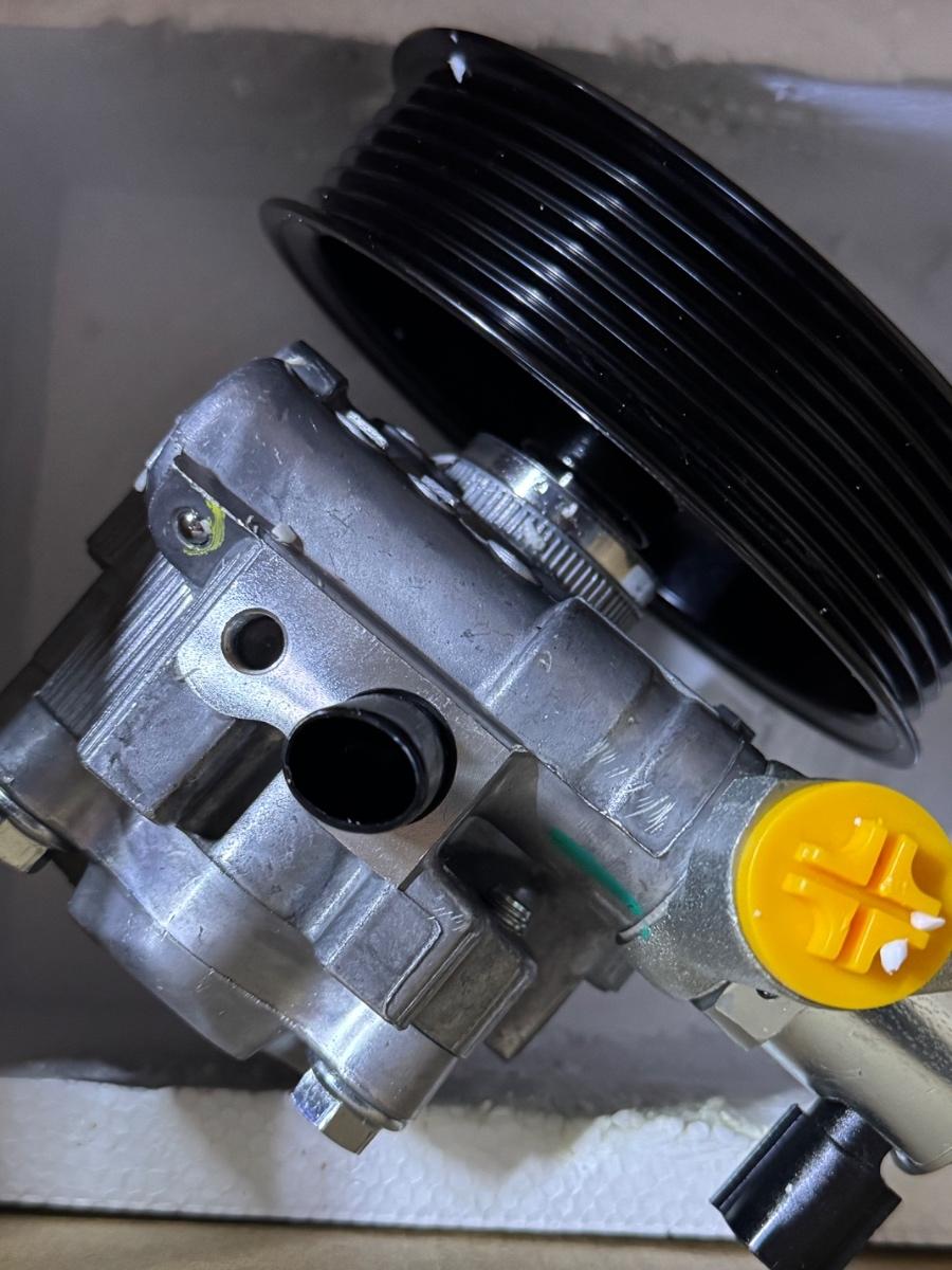 Pompa servodirectie nou aftermarket TOYOTA LAND CRUISER 150 TRJ15_, KDJ15_, GRJ15_, GDJ15_ 2009 -> 2.8 D-4D 1GD-FTV 44310-60660
