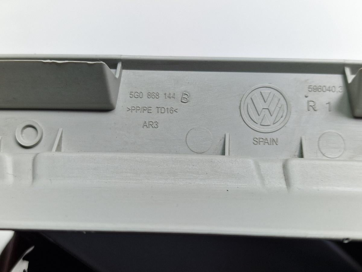 Ornament stalp parbriz dreapta VOLKSWAGEN GOLF VII 5G1 2013 2.0 TDi BlueMotion 110KW|150HP 2013