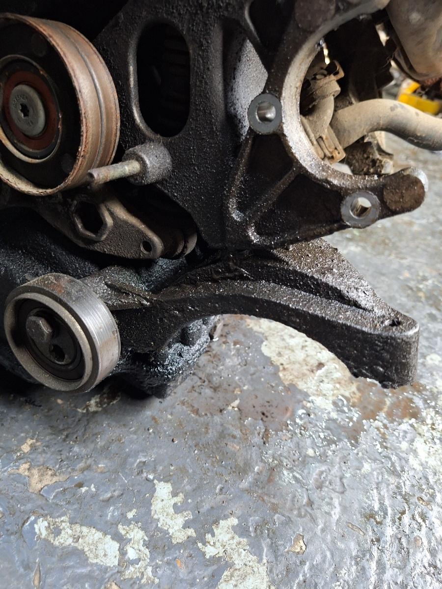 Suport de montare compresor AC AUDI A4 III Avant 8ED, B7 2004 - 2008 2.5 TDI BDG