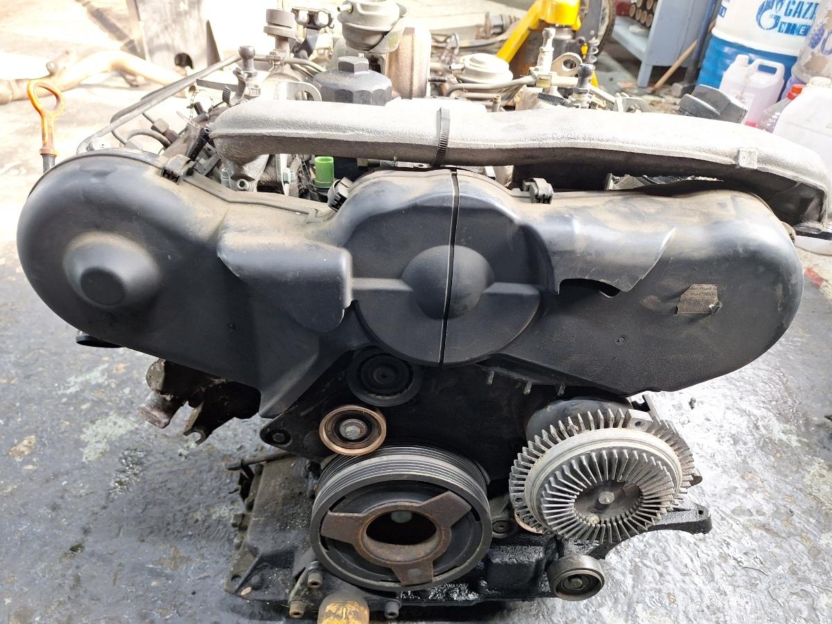 Curea de distributie (carcasa) AUDI A4 III Avant 8ED, B7 2004 - 2008 2.5 TDI BDG