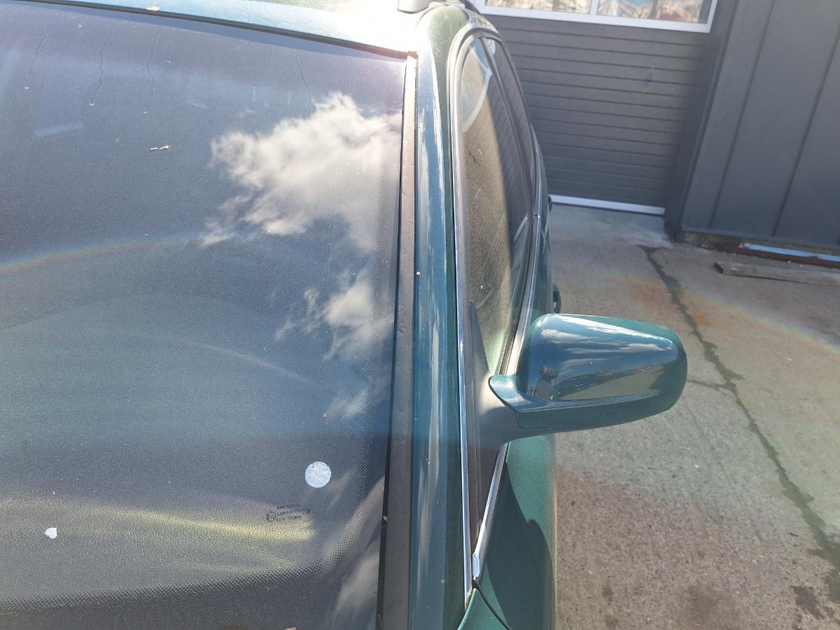 Ornamente parbriz stanga VOLKSWAGEN PASSAT Variant 3B6 2000 1.9 TDI AVF 96KW|130HP 2000