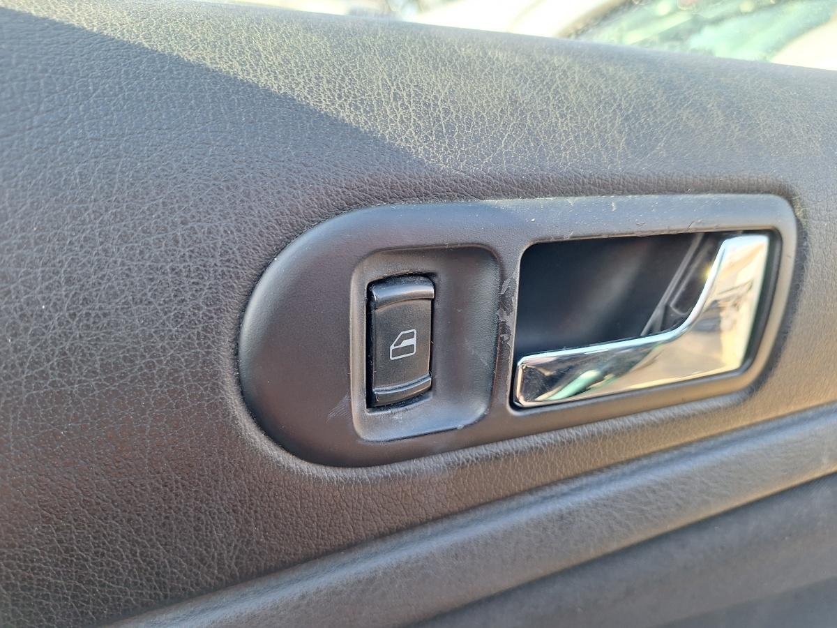 Comutator geam pivotant dreapta fata VOLKSWAGEN PASSAT Variant 3B6 2000 1.9 TDI AVF 96KW|130HP 2000