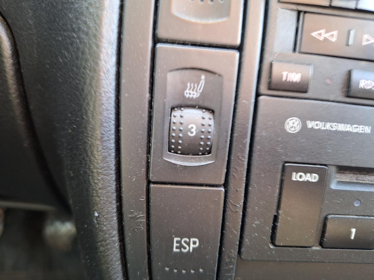 Comutator încălzire scaun VOLKSWAGEN PASSAT Variant 3B6 2000 1.9 TDI AVF 96KW|130HP 2000