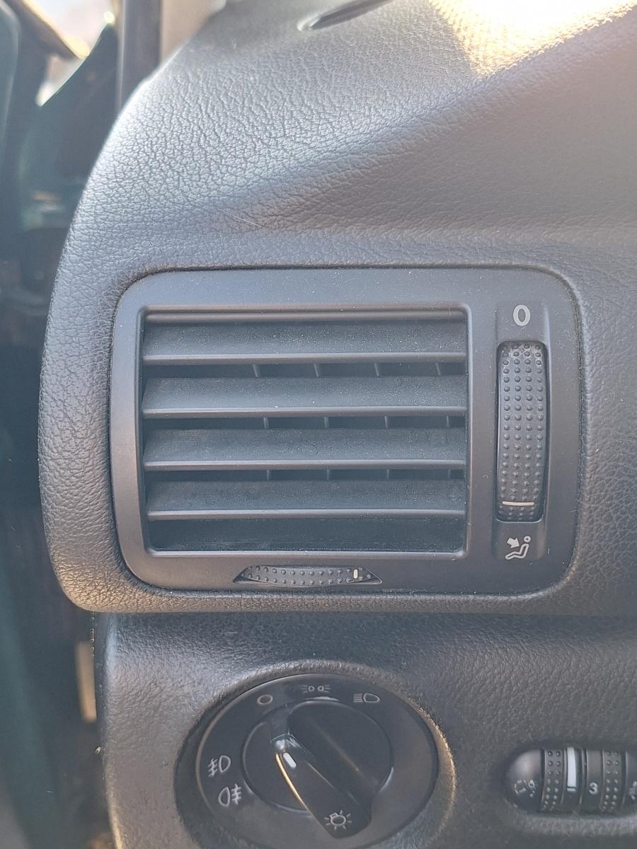 Grilă de ventilație laterală panou de bord VOLKSWAGEN PASSAT Variant 3B6 2000 1.9 TDI AVF 96KW|130HP 2000