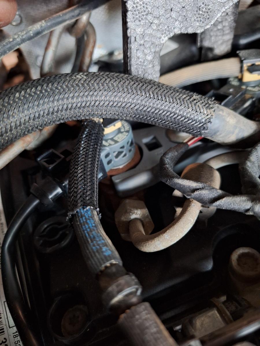 Injector combustibil VOLKSWAGEN CADDY IV Box SAA, SAH 2015 - 2020 2.0 TDI CUUF, DFSC, DFSF 04L130277AC