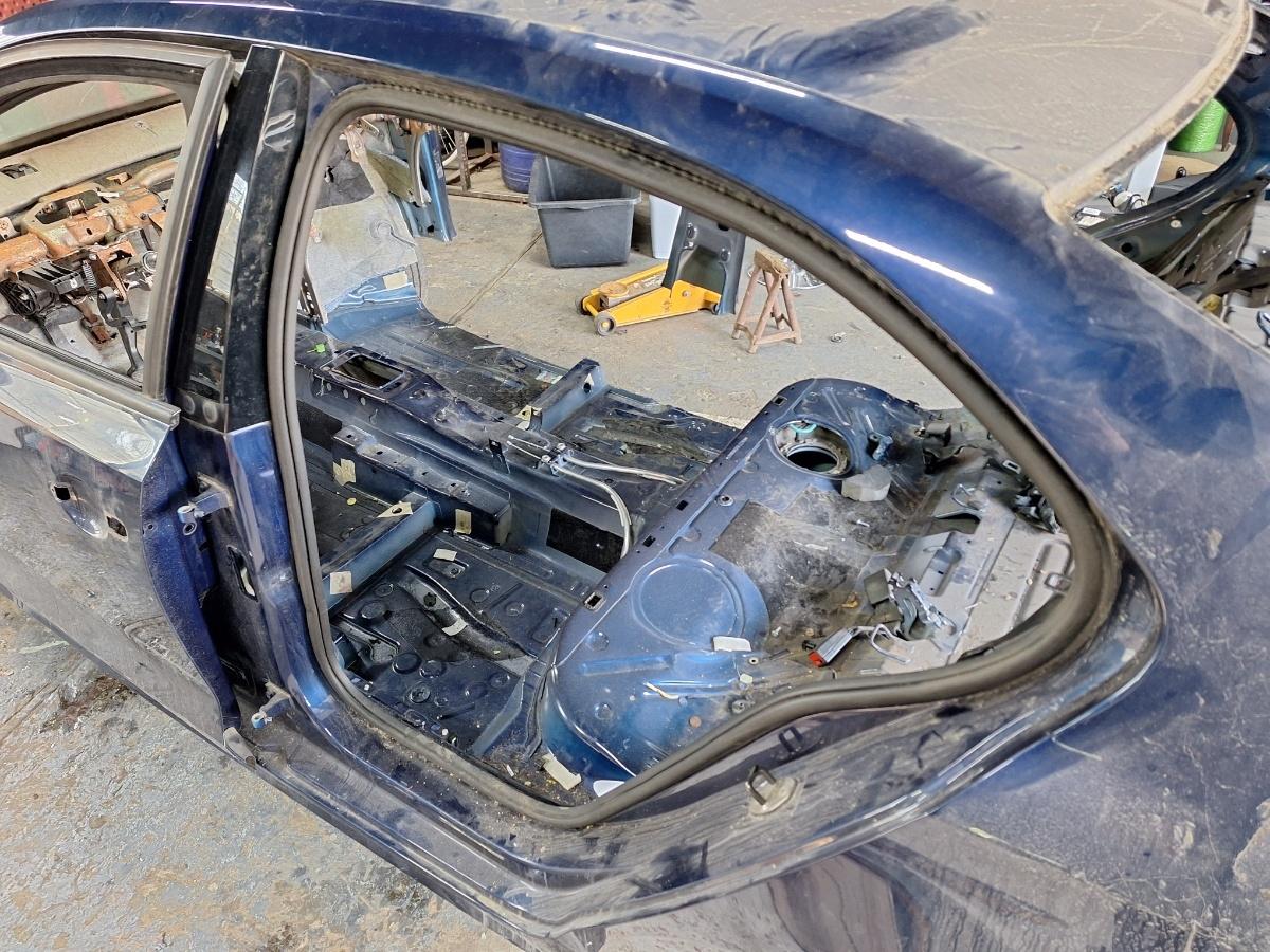 Cheder portiera spate (pe caroserie) stanga VOLKSWAGEN JETTA IV 162, 163, AV3, AV2 2009 -> 1.2 TSI CBZB