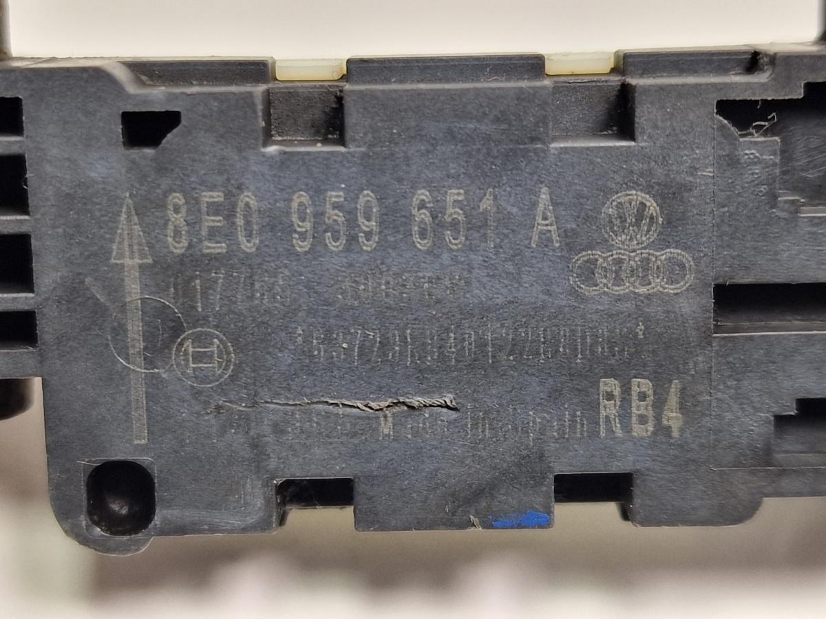 Senzor impact airbag AUDI A4 III Avant 8ED, B7 2004 - 2008 2.5 TDI BDG 8E0959651A