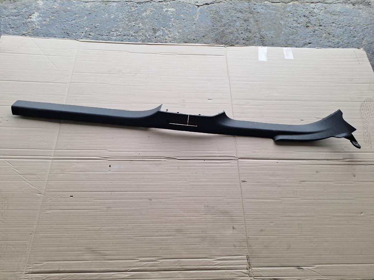 Alte elemente decorative praguri/stalpi dreapta VOLKSWAGEN JETTA IV 162, 163, AV3, AV2 2009 -> 1.2 TSI CBZB 5C6853372