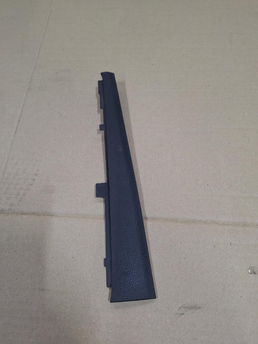 Ornamente protectie praguri fata dreapta VOLKSWAGEN JETTA IV 162, 163, AV3, AV2 2009 -> 1.2 TSI CBZB 5C6868238