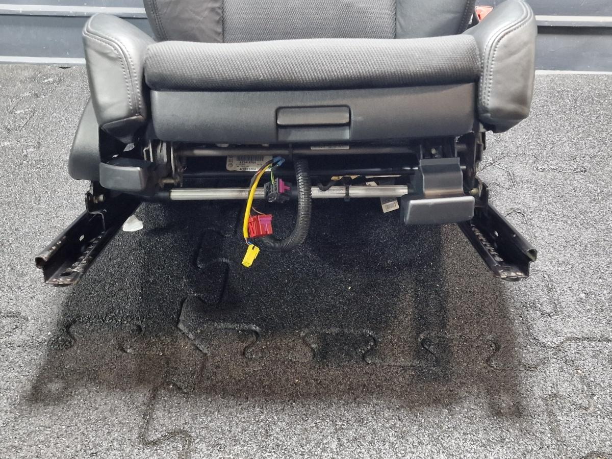 Scaun piele cu alcantara S line dreapta fata AUDI A6 III Avant 4F5, C6 2005 - 2011 4F081106A