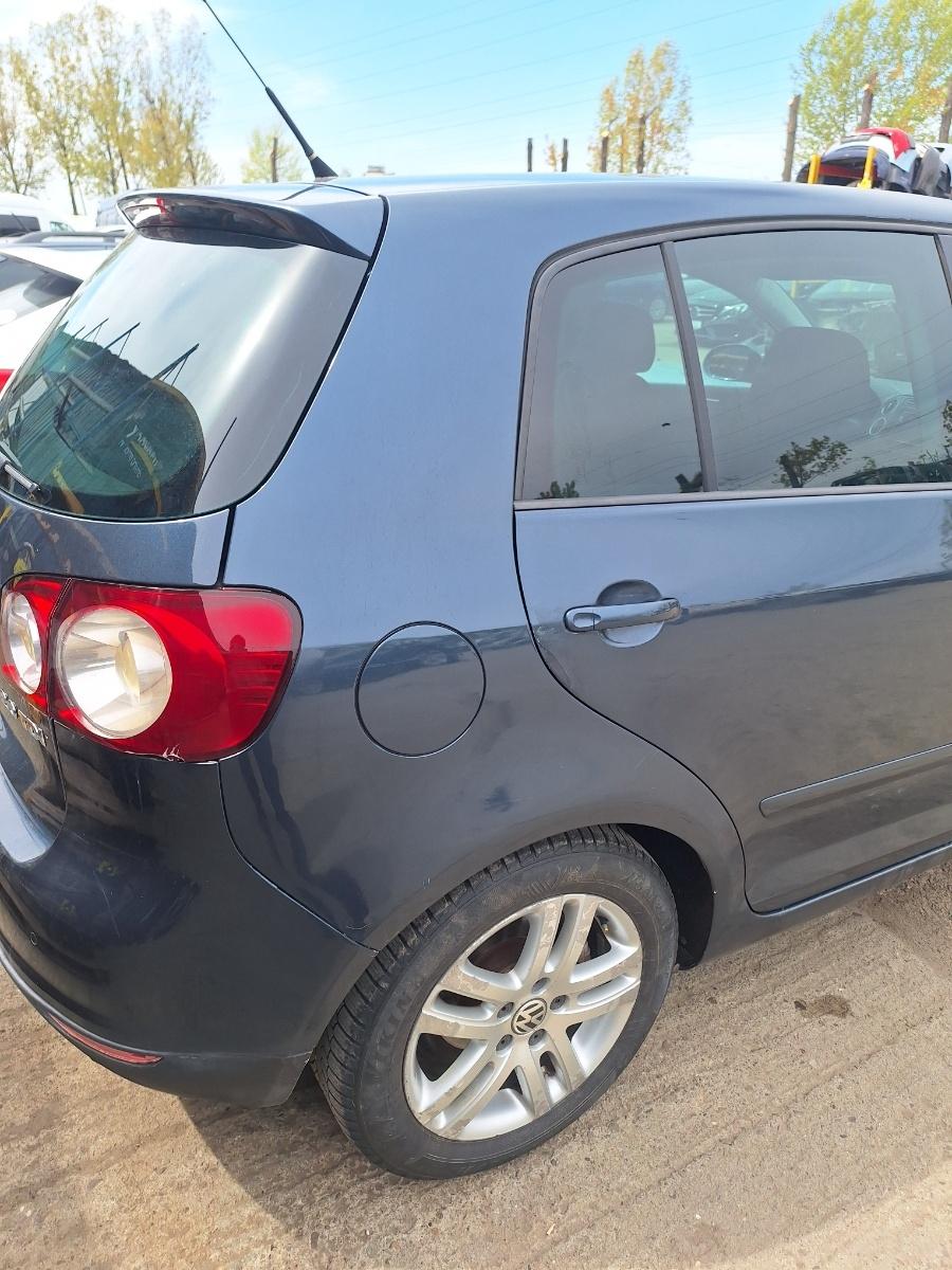 Aripa spate dreapta VOLKSWAGEN GOLF PLUS 5M1, 521 2004 - 2013 2.0 TDI BMM