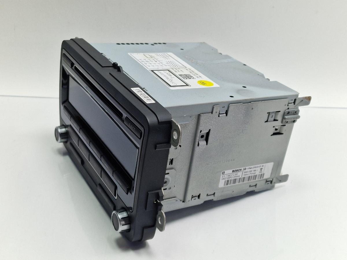 Radio CD player VOLKSWAGEN JETTA IV 162, 163, AV3, AV2 2009 -> 1.2 TSI CBZB BOSCH 815 7 640 212 360 5M0035186J