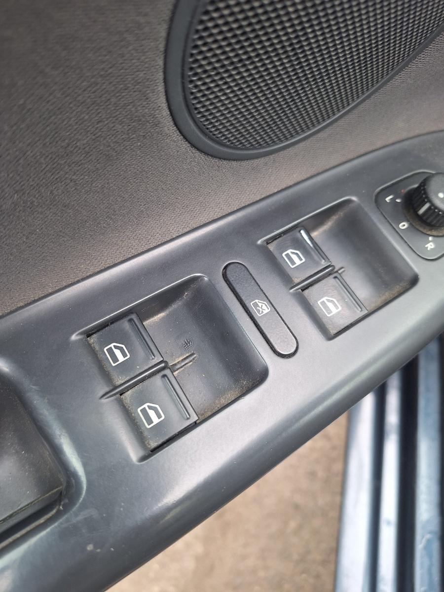 Butoane geamuri electrice VOLKSWAGEN GOLF PLUS 5M1, 521 2004 - 2013 2.0 TDI BMM