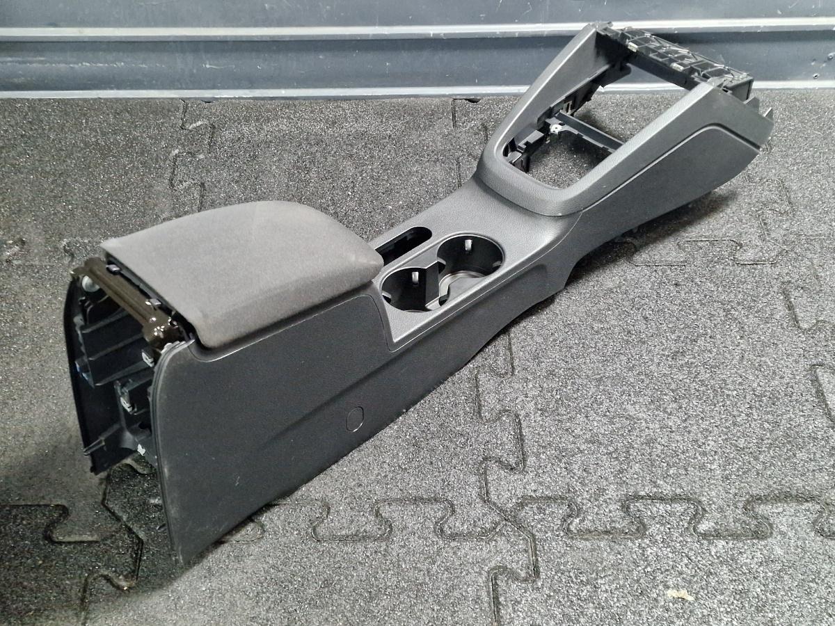 Consola centrala VOLKSWAGEN JETTA IV 162, 163, AV3, AV2 2009 -> 1.2 TSI CBZB 5C7863241C