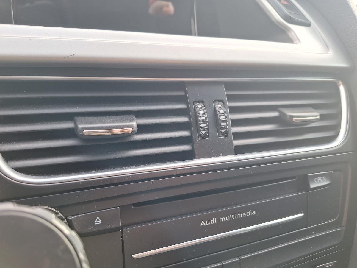 Grila de ventilatie bord centrala AUDI A4 IV Avant 8K5, B8 2007 - 2015 2.0 TDI CAGA, CJCA, CMEA, CMFA
