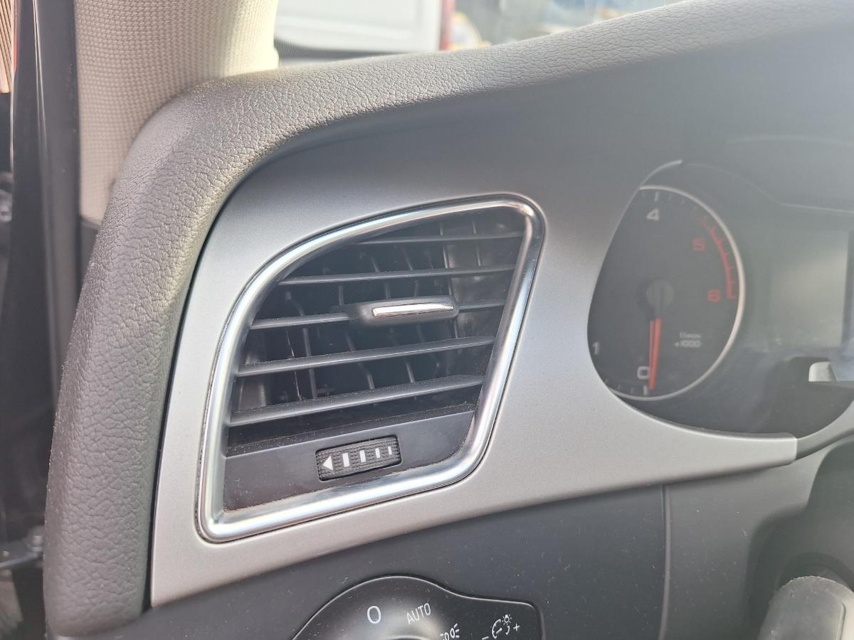 Grilă de ventilație bord centrală stanga AUDI A4 IV Avant 8K5, B8 2010 2.0 TDI CAGA 105KW|143HP 2010