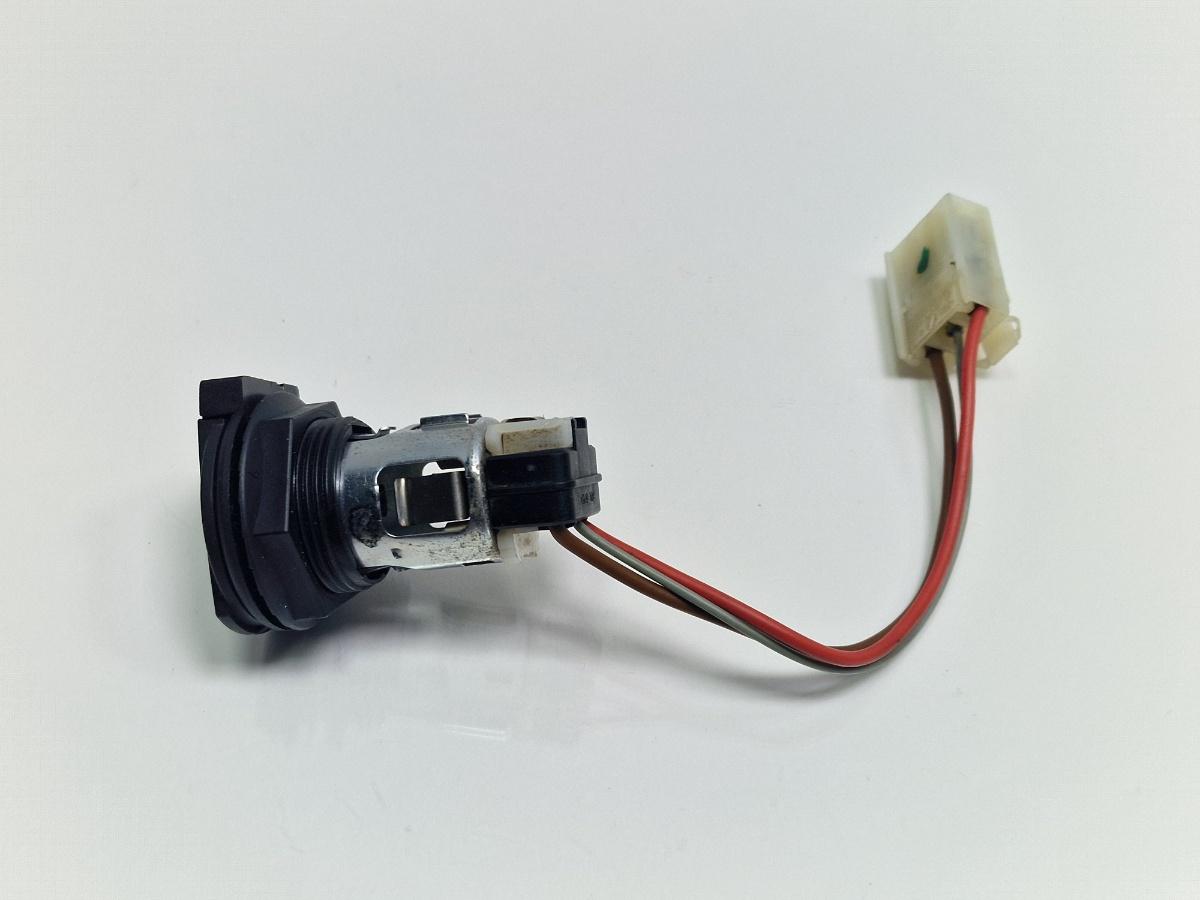 Priza 12 V VOLKSWAGEN TOUAREG 7LA, 7L6, 7L7 2002 - 2013 2.5 R5 TDI BAC, BPE 1J0919309B
