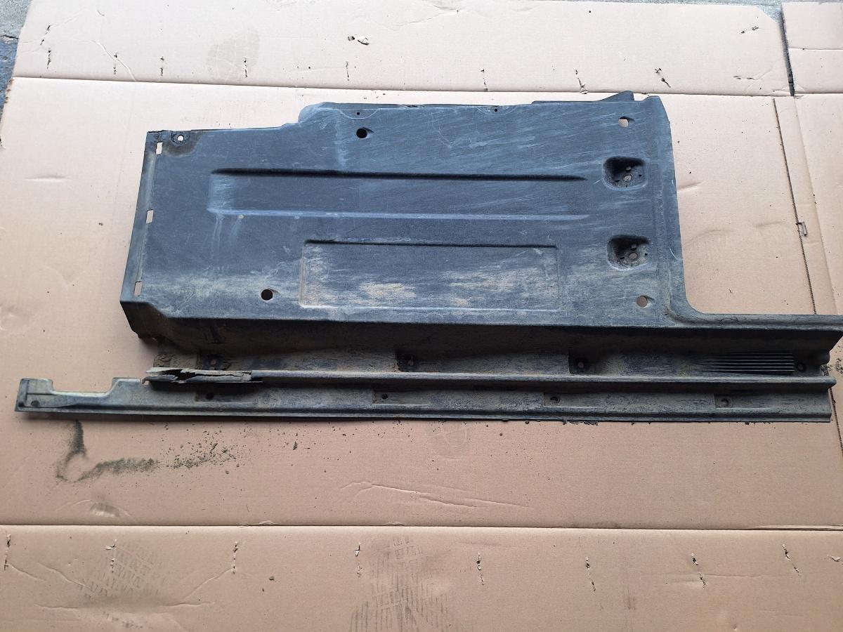 Scut caroserie spate dreapta AUDI Q5 8RB 2008 - 2015 8R0825208C