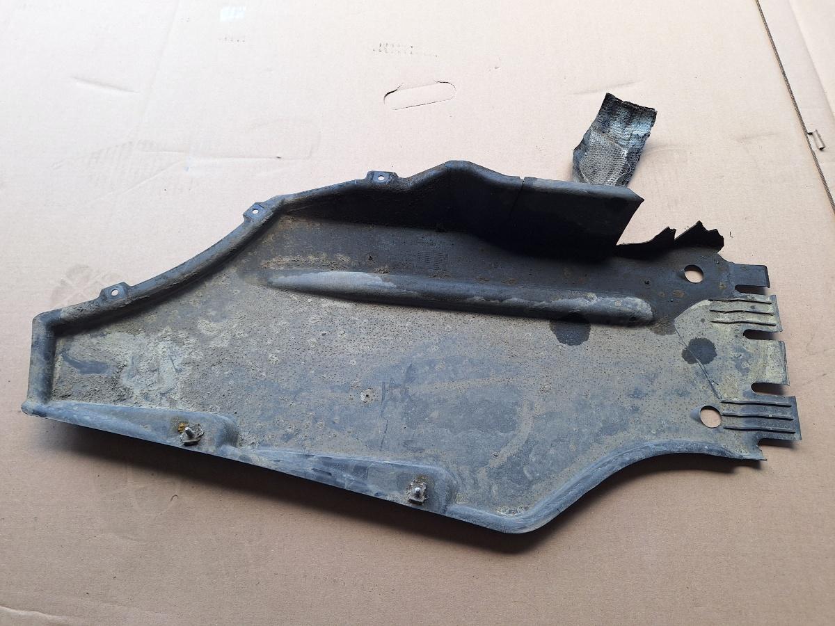 Scut lateral stanga CRAPAT AUDI Q5 8RB 2008 -> 2.0 TDI quattro CAHA, CGLB, CMGA 8R0825215A