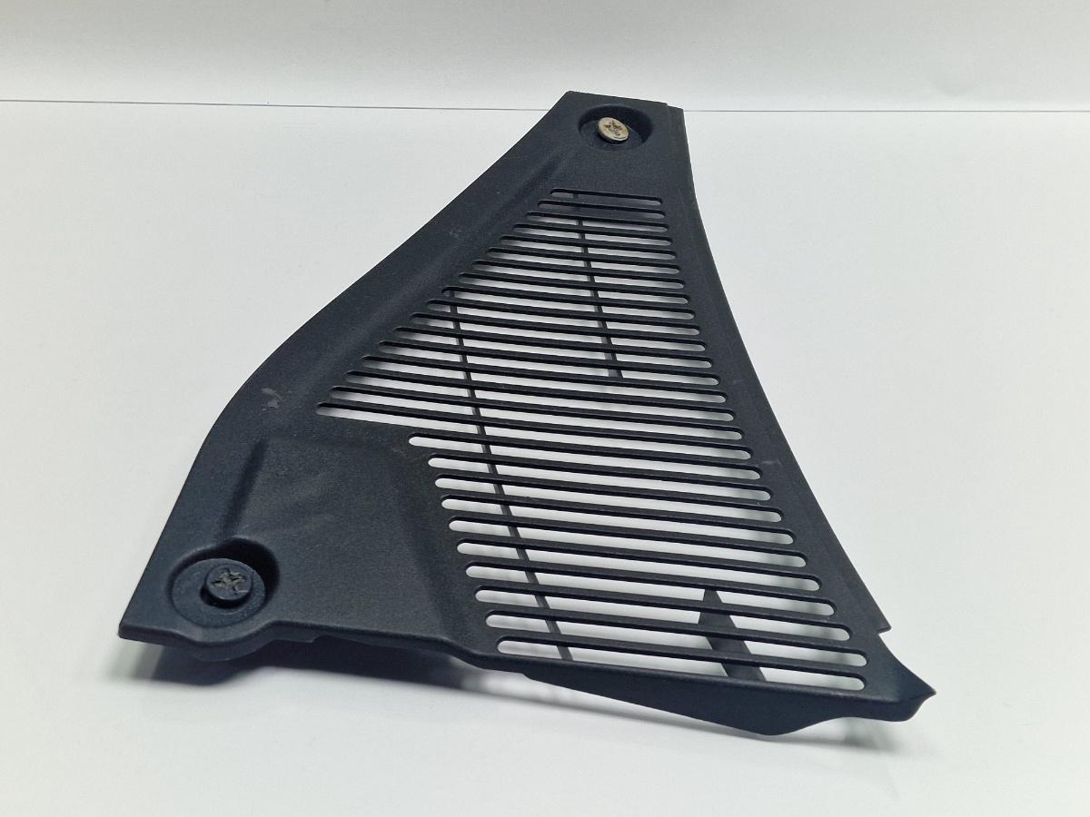 Ornament grila stergatoare VOLKSWAGEN TOUAREG 7LA, 7L6, 7L7 2002 - 2013 2.5 R5 TDI BAC, BPE 7L6819730D