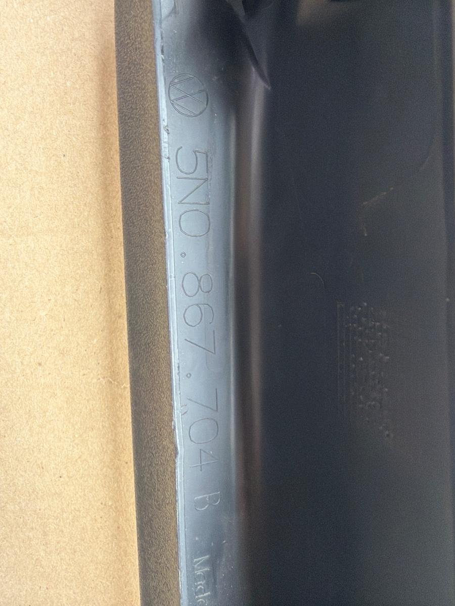 Ornament lateral hayon/portbagaj dreapta VOLKSWAGEN TIGUAN 5N_ 2007 -> 2.0 TDI CBAB, CFFB 5N0867704B