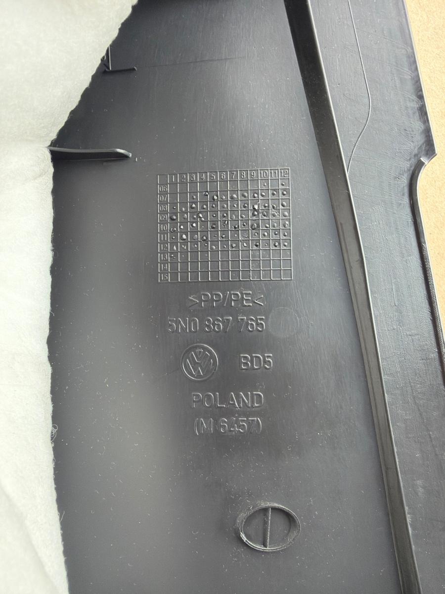 Ornament inferior lateral bancheta spate stanga VOLKSWAGEN TIGUAN 5N_ 2007 -> 2.0 TDI CBAB, CFFB 5N0867765