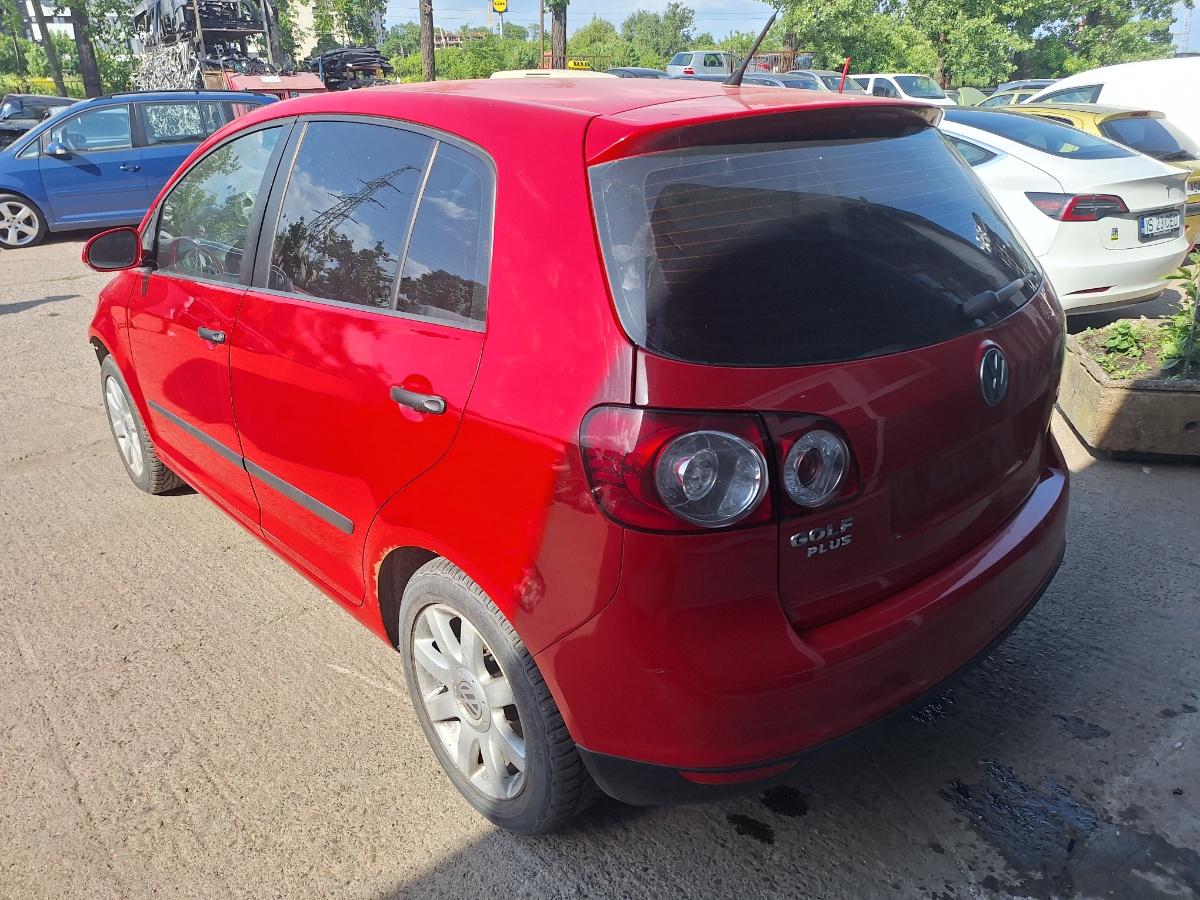 Dezmembrez VOLKSWAGEN GOLF PLUS 5M1, 521 2006 1.9 TDI BXE 77KW|105HP