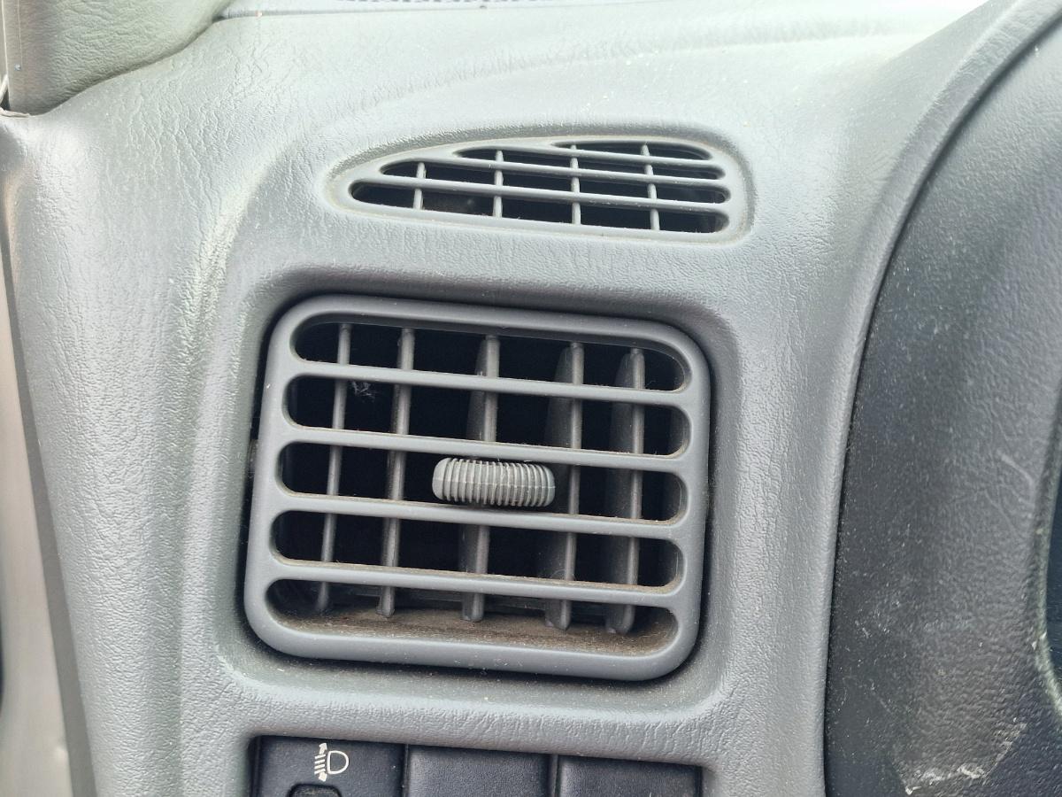 Grilă de ventilație laterală panou de bord stanga SUZUKI ALTO FF 2004 1.1 F10D 46KW|63HP 2004