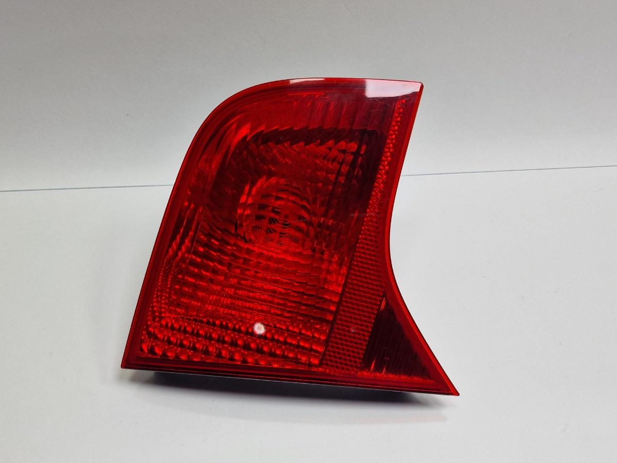Stop de pe haion stanga AUDI A4 III 8EC, B7 2004 - 2008 2.0 TDI BPW HELLA 8E5945093A