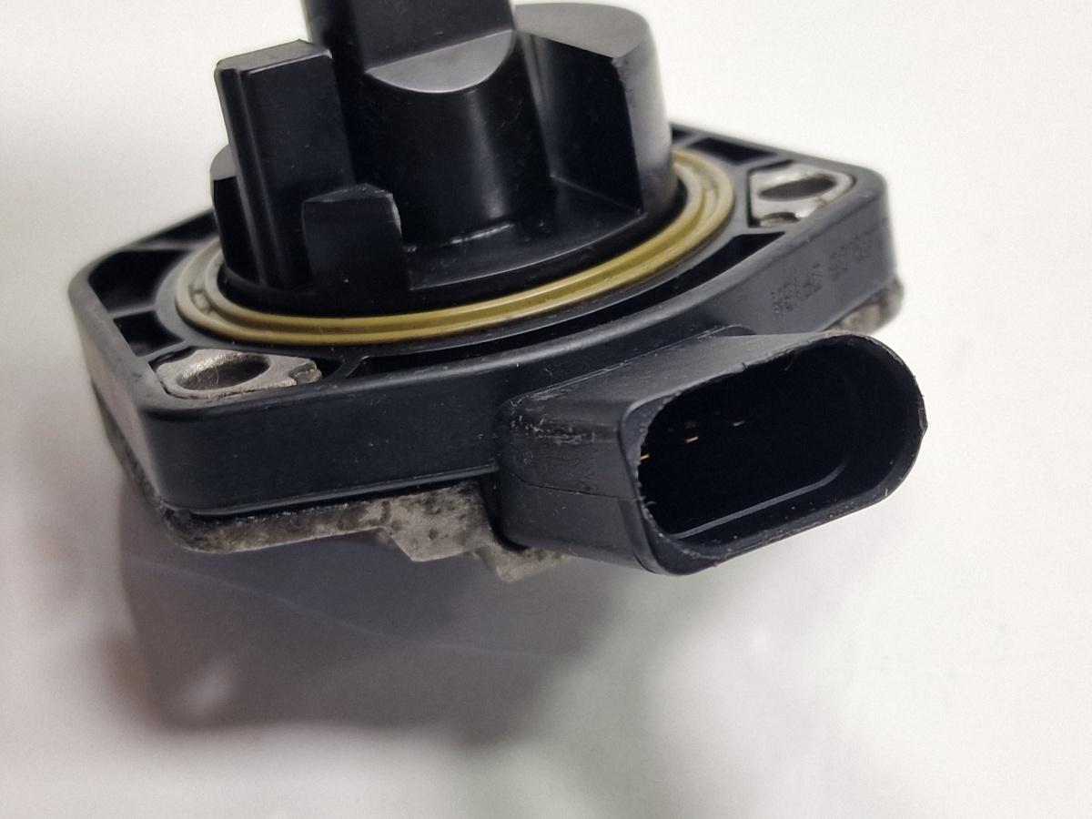 Senzor nivel ulei VOLKSWAGEN GOLF V 1K1 2003 - 2009 1.9 TDI BKC HELLA 6PR 008 077-03 1J0907660C